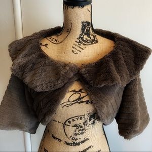 EUC Forever 21 Brown Cropped Faux Fur Coat – Size Medium